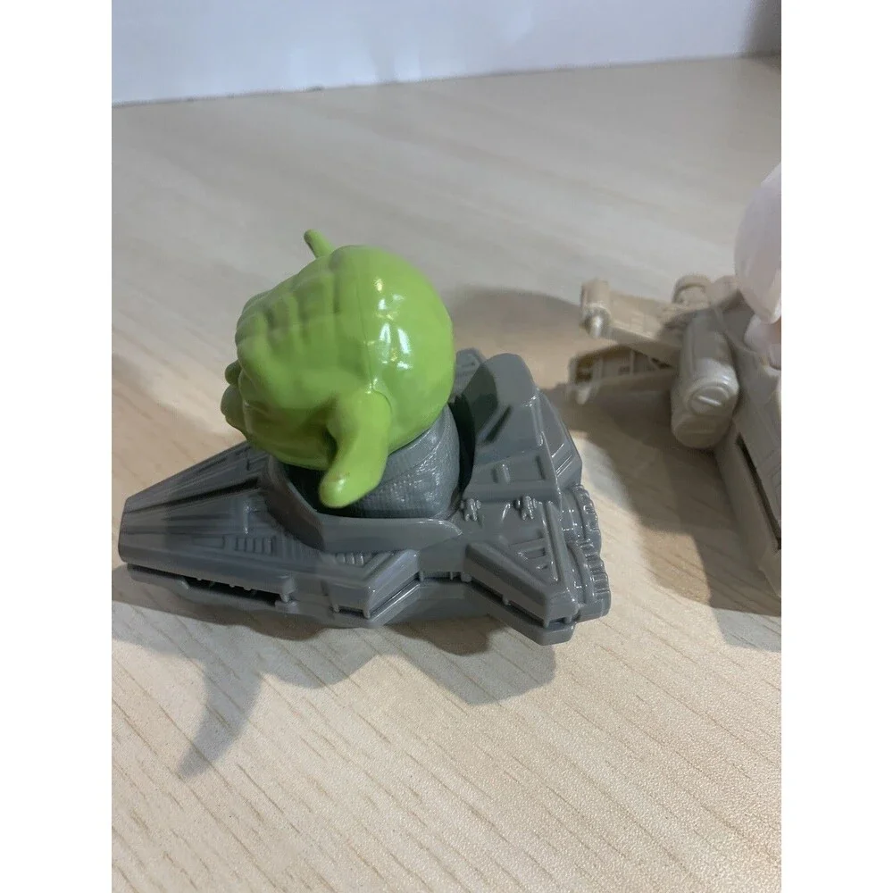 McDonald’s Star Wars 2020 Luke Skywalker Flying X Fighter & Yoda Flyng Destroyer